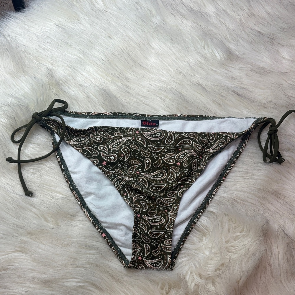 NWOT Skin Industries Bottoms 
Hunter Green and pink with Paisley‘s and stars